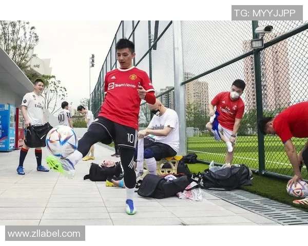 足球员老公的生活揭秘:从绿茵场到家庭琐事的真实故事 足球员老公的生活揭秘:从绿茵场到家庭琐事的真实故事